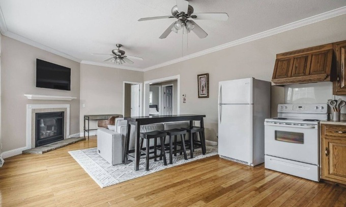 Allons Cabin | Mitchell Creek Villa 8