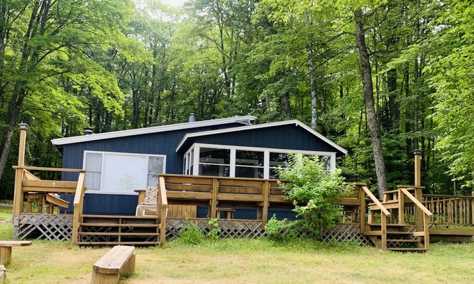 Gwinn House | Mitchell Lake 3 bedroom, 1 full bathroom, 1 half bathroom getaway