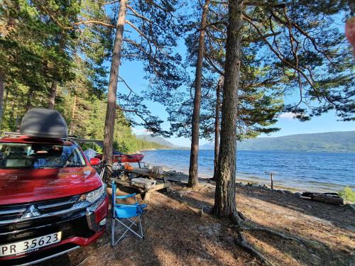 Sandnes Other | Mitsubishi med telt og camping utstyr