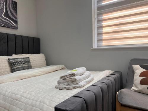 Walpole Apartment | MJ Serviced apartment - West London