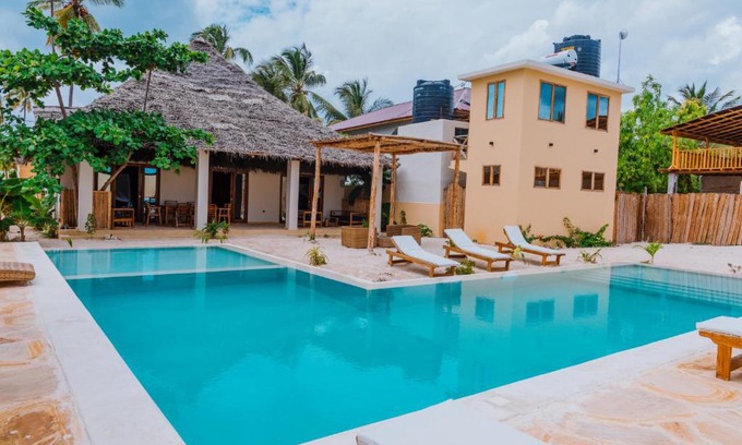Bwejuu Beach Apartment | Mkunguni Villas
