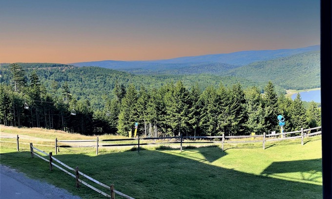 Snowshoe Condo | ML 154: Delightful 1BR, bike-in/out condo. Located right next to bike trails!