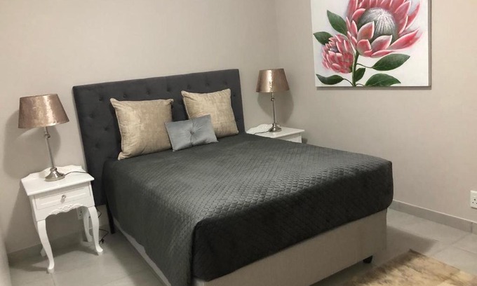 Burgundy Estate House | MLMK Property 17