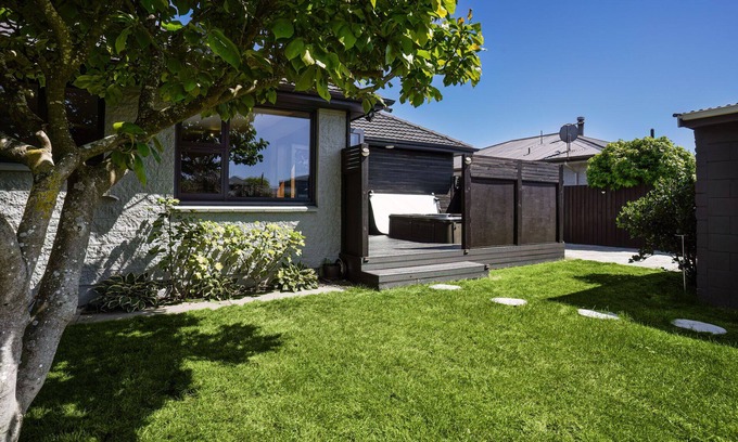 Burnside House | MM Villa - Christchurch Holiday Home