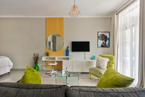 Greater Johannesburg Metropolitan Area Apartment | Mmanokeng Suit