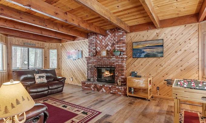 Summit Estates Cabin | Mmy Cabin - Enjoy this super cute cabin within a short walking distance to Snow Summit