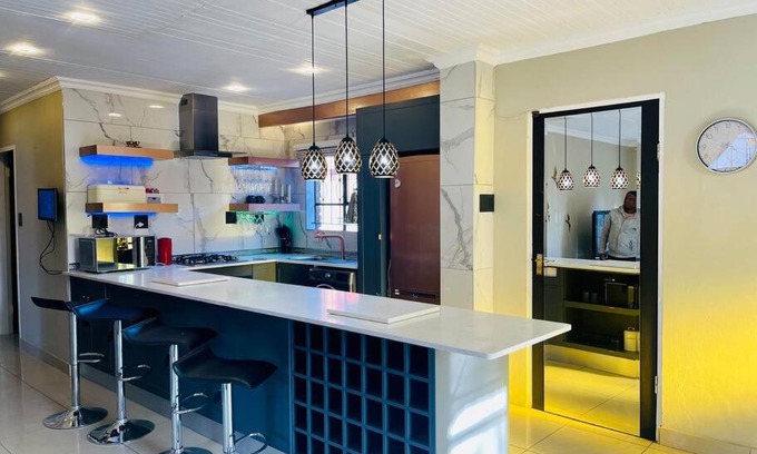 Greater Johannesburg Metropolitan Area Villa | Mndazi Manor