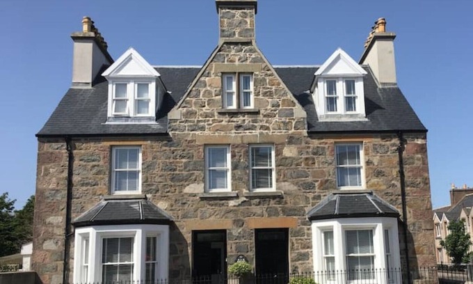 Stornoway House | 'Mo Eilean' - Your island home