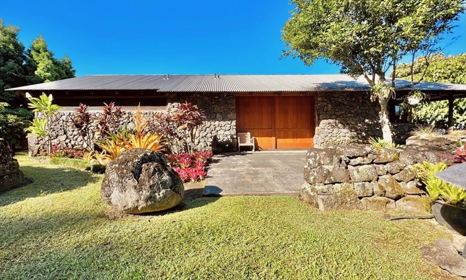 Holualoa House | Mo Snell's Coffee Farm House