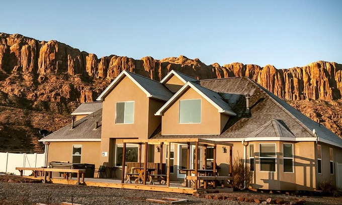 Moab South Valley House | Moab Desert Home, 4bed 3bath, sleeps 10, Pet Friendly