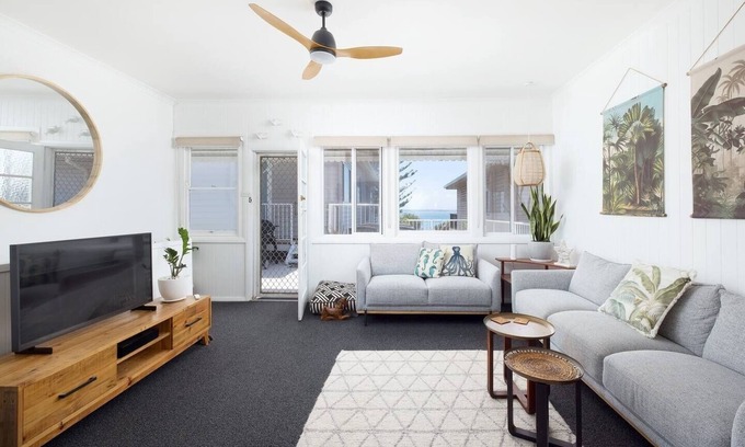 Port Stephens Council House | Moana Blue at Shoal Bay