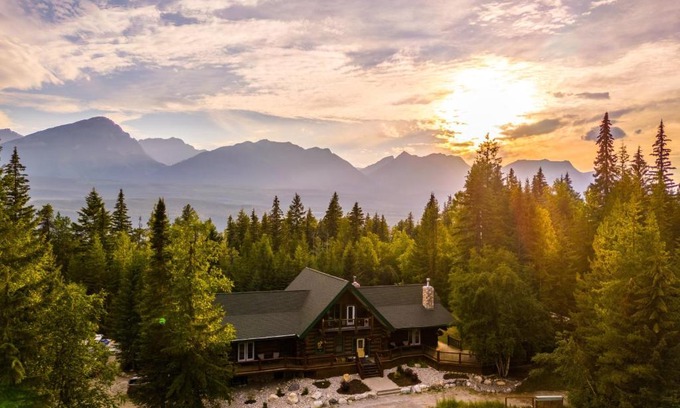 Golden Cabin | Moberly Lodge