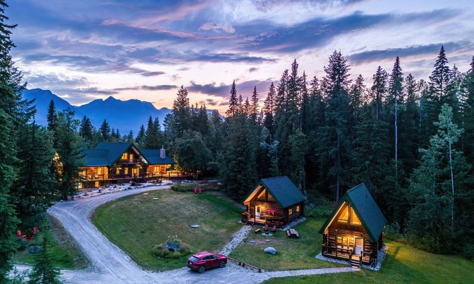 Golden Cabin | Moberly Lodge