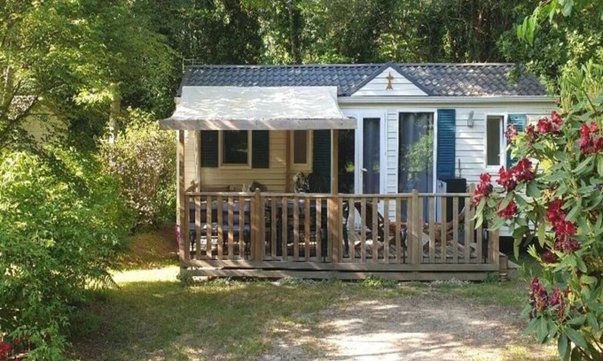 Saint-Yvi House | Mobil-home 3 Chambres Dans un Camping Boisé