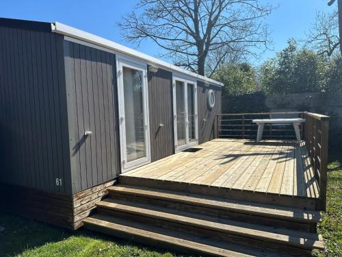 Jullouville-les-Pins House | Mobil-home Confort 2 chambres, Piscine chauffée, 200 m de la plage, Parking et Wi-Fi inclus - FR-1-361A-77