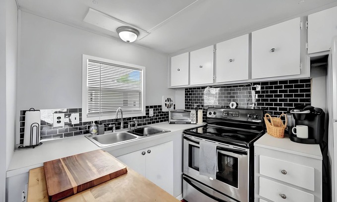 Diplomat House | Mobil Home in 55yr+ only Community in North Fort Myers 2bd/1.5bth