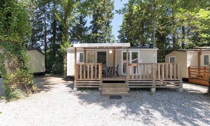 Lavilledieu House | Mobile Home 'Confort C - 1-6 Pers' with Shared Pool, Private Terrace and Shared Garden