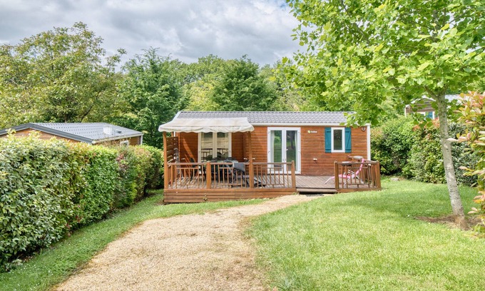Saint-Chamassy House | Mobile Home 'Le Perigord Vert' with Shared Pool, Private Terrace and Wi-Fi