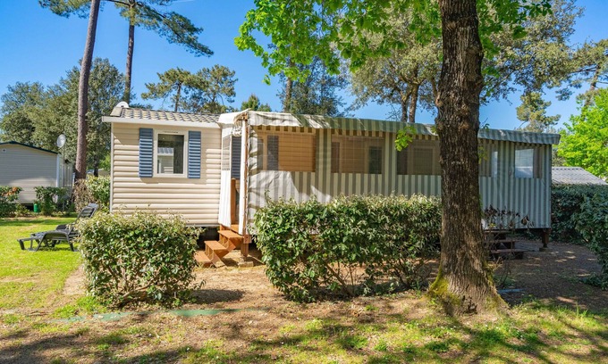 Ronce-les-Bains RV Rental | Mobile Home 'Mh 122 Ronce Les Bains' with Shared Pool, Terrace and Air Conditioning