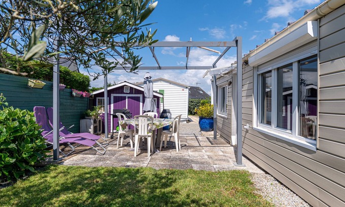 Saint-Jacques RV Rental | Mobile Home 'Mobilhome Rénové Sarzeau' with Private Terrace and Private Garden