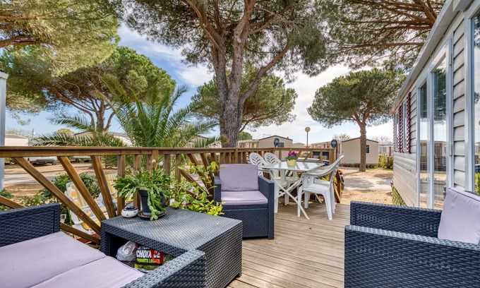 Perols House | Mobile Home "Tout Confort" with Shared Pool & Private Terrace