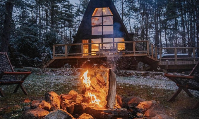 Wardsboro Cabin | Mod A Frame Cabin in the Woods Close with Hot Tub -close to Mt. Snow & Stratton!
