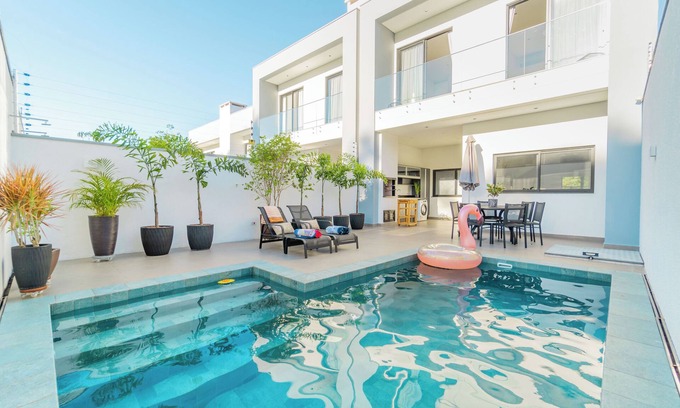 Foz do Iguacu House | Modern Villa with KING BED in the heart of Iguaçu Falls