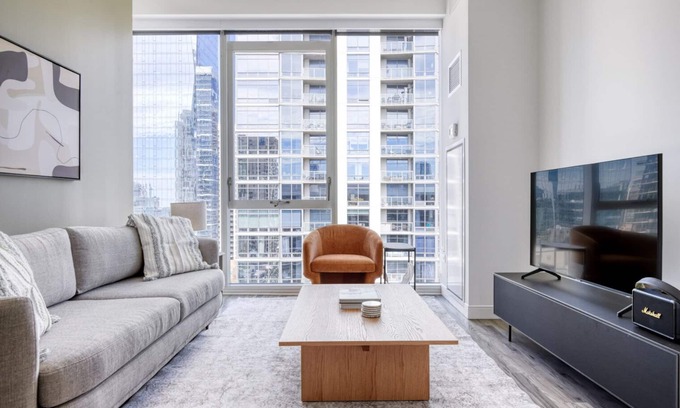 South Loop Apartment | Mod South Loop 1BR w/Lounge, Pool & Gym near Grant Park, by Blueground
