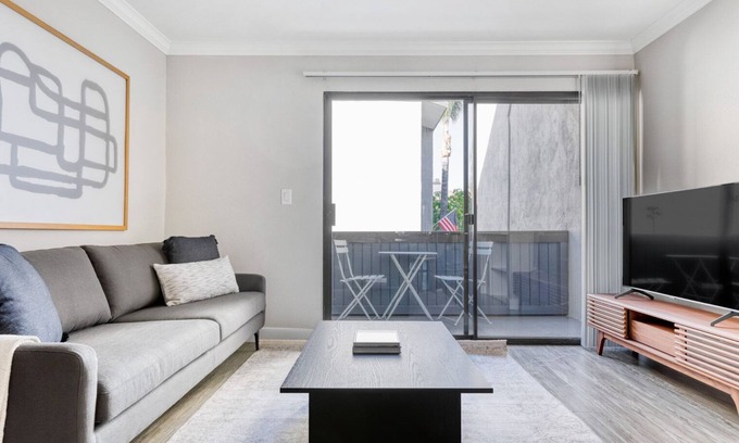 Warner Center Apartment | Mod Woodland Hills 1BR w/Pool & Gym, near Warner Center, by Blueground