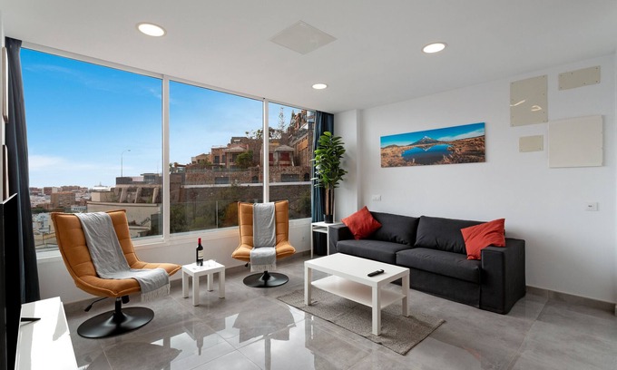 Las Palmas de Gran Canaria Apartment | Modern Loft Las Palmas Views – 2 En-Suite Rooms