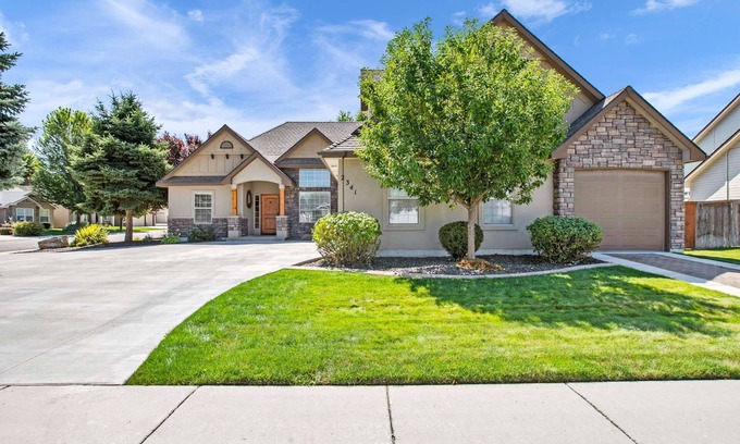 Meridian House | Model like home w/2 KING Beds, Dedicated Office, & Private Hot Tub in Quiet Neighborhood