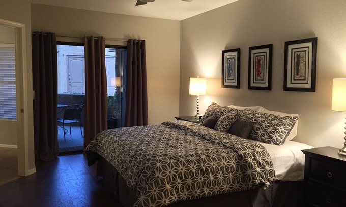 North Scottsdale Condo | MODEL SHARP CONDO 2BR, 2BA SIGNATURE SCOTTSDALE