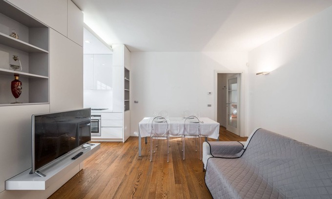 Buon Pastore-Sant'Agnese-San Damaso Apartment | Modena City Lux near Policlinico