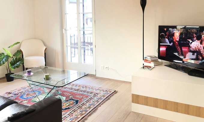 Flueelen Apartment | Modern Apartment with balcony -3 Minutes Walk to Lake & Train Station