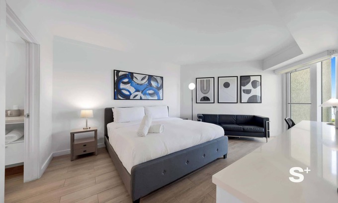 Coconut Grove Apartment | Modern 1-BD Arya Condo | Coconut Grove w/Pool & Parking