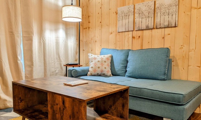 Onekama House | Modern 1-Bdrm Apartment - Room #7