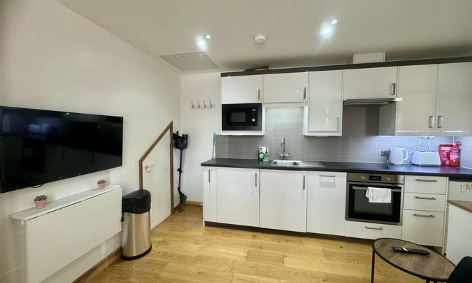 Welwyn Garden City Apartment | Modern 1 Bedroom Self Contained Apartment