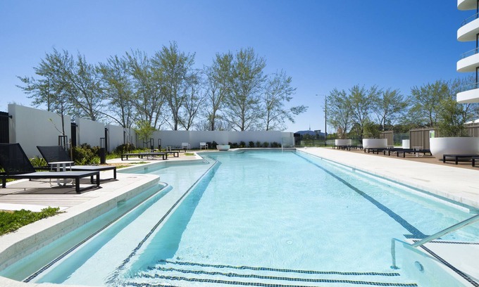 Phillip Apartment | Modern 1-Bed Apartment With Parking, Pool and Gym