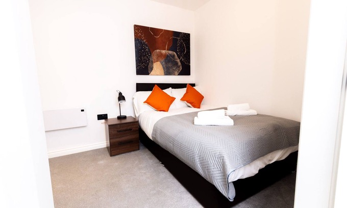 Holbeck Apartment | Modern 1-Bed Apartment with City Views – Walk to Leeds Centre