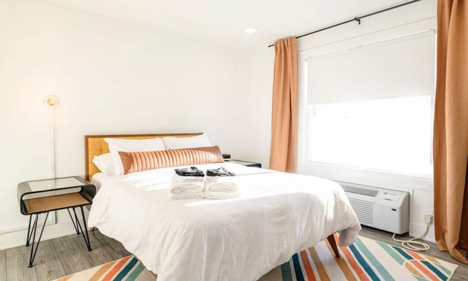 Diamond Hill Apartment | Modern 1-Bed Condo | OPEN POOL with City Access