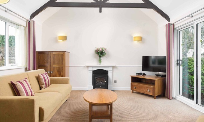 Milton Damerel Ski Chalet | Modern 1-Bed House | Countryside Resort | Sleeps 4