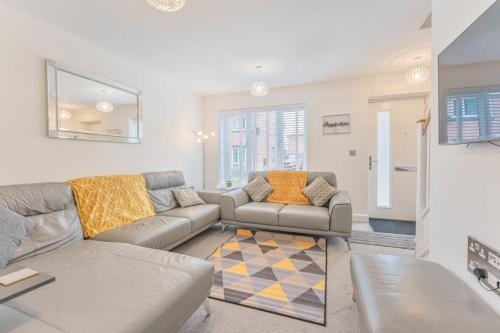 Burton on Trent Apartment | Modern 1 Bedroom House in Burton-on-Trent