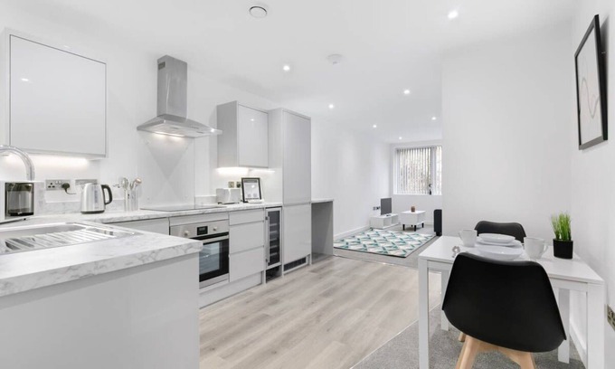 Newbury Apartment | Modern 1 Bedroom Apartment in Central Newbury