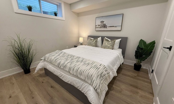 Little Portugal House | Modern 1-Bedroom Apartment Downtown Toronton