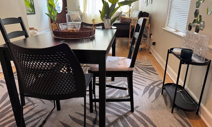 West Town Apartment | Modern 1-bedroom apartment with 1 FREE Parking, Whirlpool bathtub,Full Kitchen