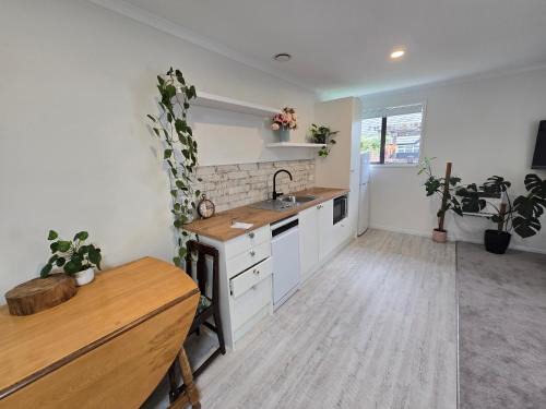 Bethlehem Apartment | Modern 1-Bedroom Apartment Retreat