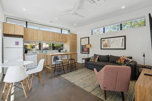 Camelback East Apartment | Modern 1-bedroom Apartment - 80 Walkscore!