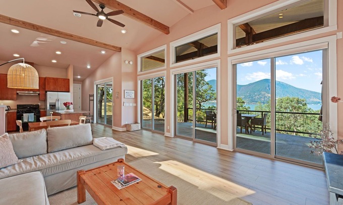 Clearlake House | Modern 1-bedroom house with amazing views of the lake