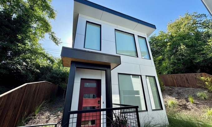 Seattle Metro Area House | Modern 1-bedroom house with AC in West Seattle. Close to Alki and Downtown