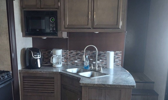 Brazoria House | Modern 1 bedroom RV w/ futon and a fireplace - Right by the river!